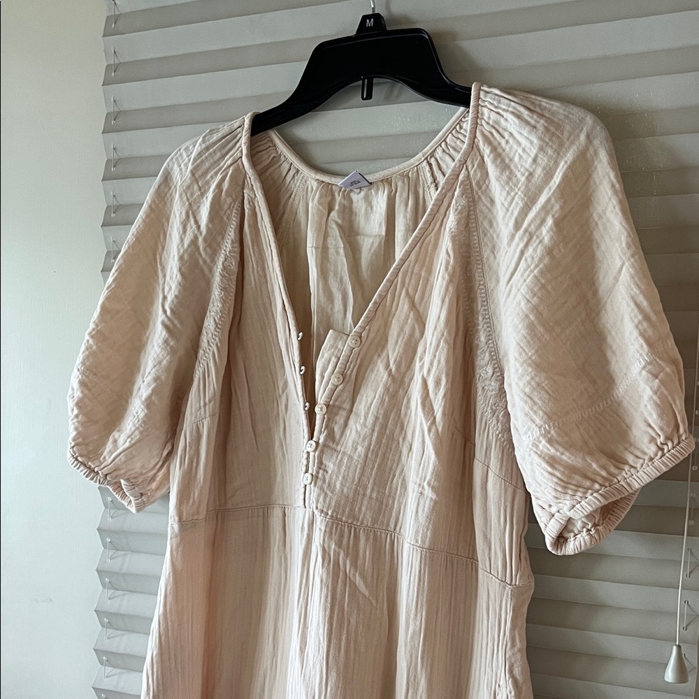 Old Navy Cream Maxi Dress - Picture 4 of 12